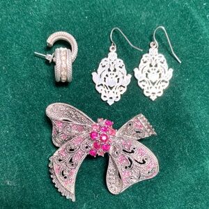 VINTAGE Elegant Silver and Pink Bow w/ 2 pierced earrings